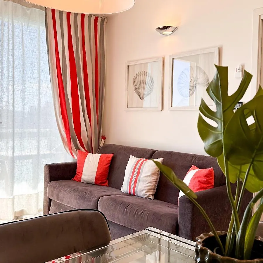 Residence Lungomare - Charming Apartments Riccione 4*,