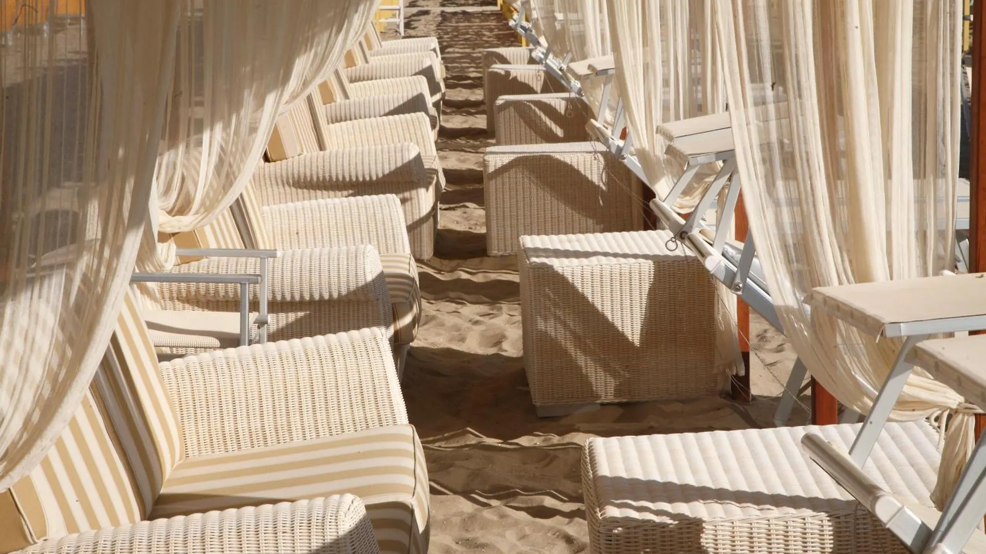 Residence Lungomare - Charming Apartments Riccione Italy