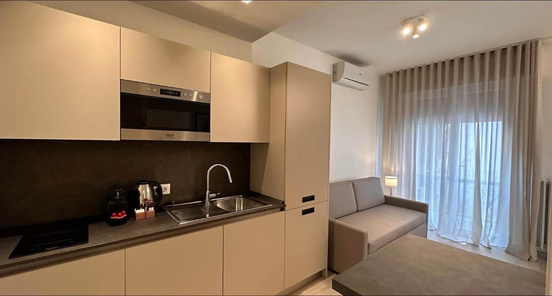 Residence Lungomare - Charming Apartments Riccione Italy