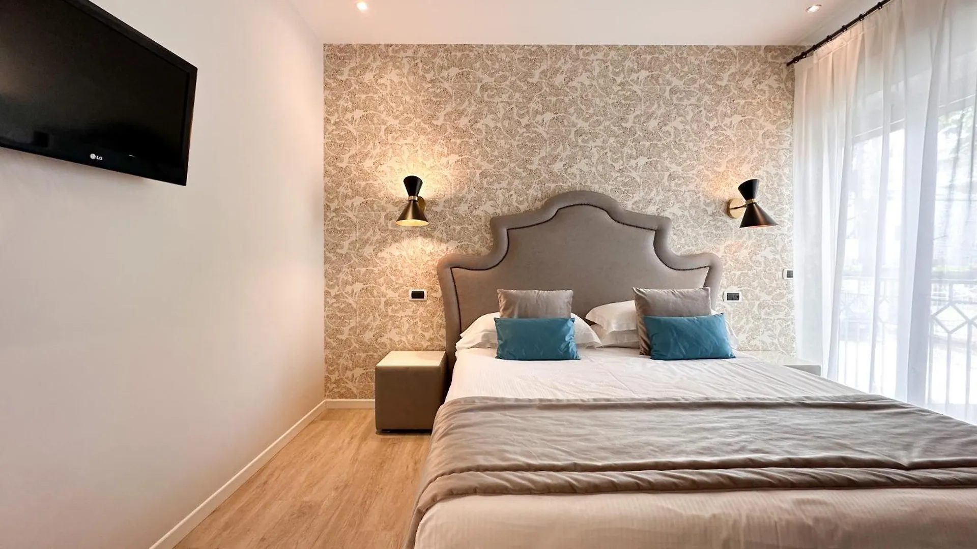 Aparthotel Residence Lungomare - Charming Apartments Riccione