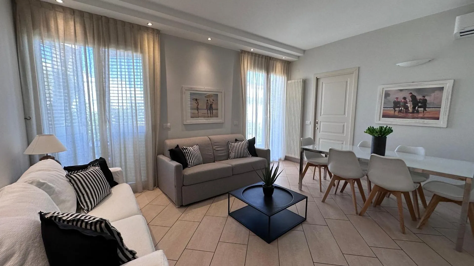 **** Aparthotel Residence Lungomare - Charming Apartments Riccione Italy