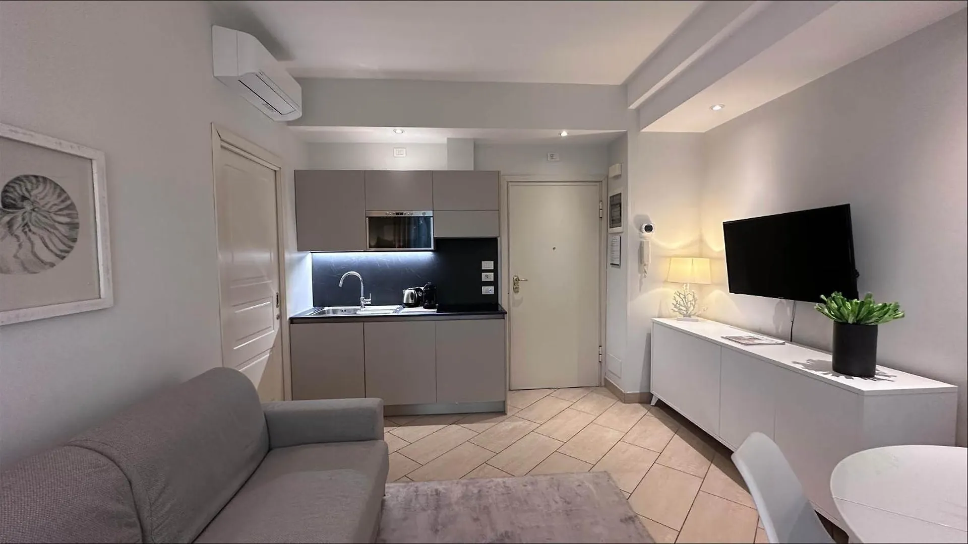 **** Aparthotel Residence Lungomare - Charming Apartments Riccione Italy