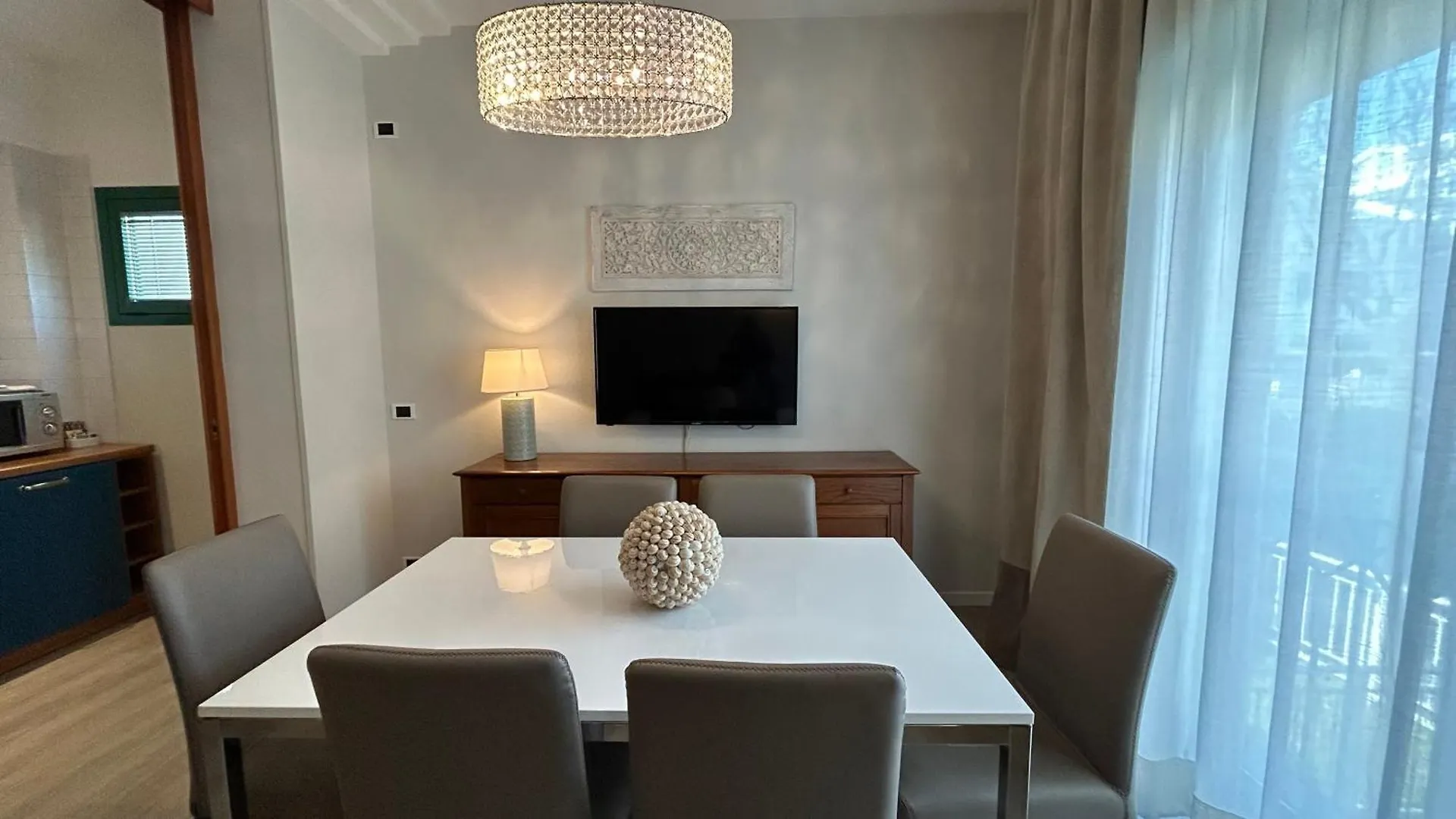 Residence Lungomare - Charming Apartments Riccione 4*,