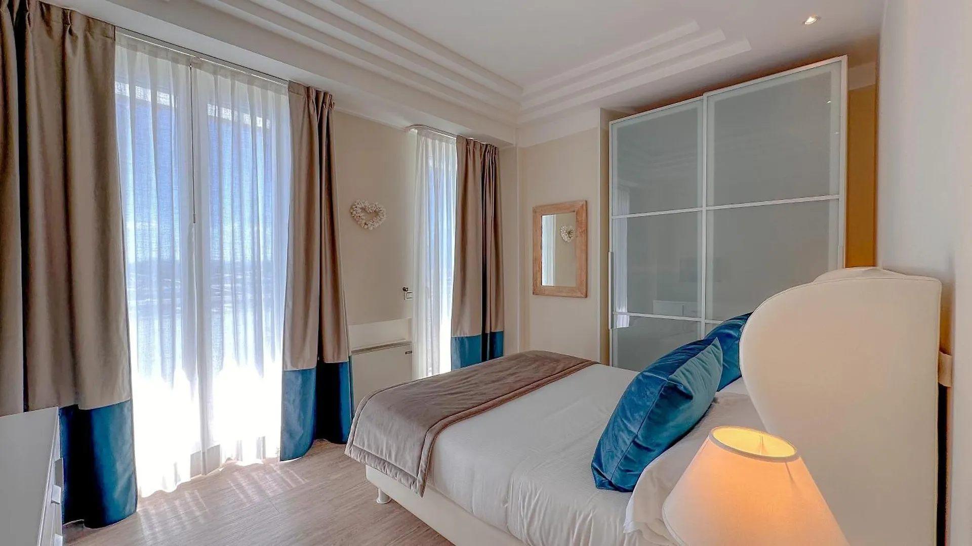 Residence Lungomare - Charming Apartments Riccione Aparthotel