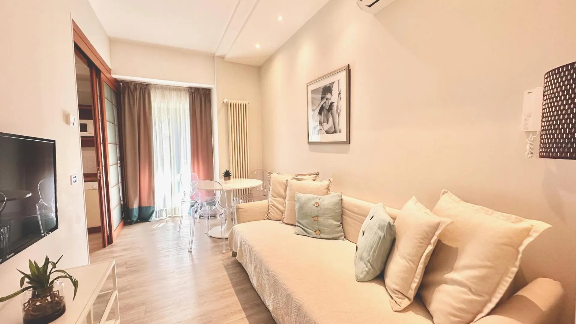 Aparthotel Residence Lungomare - Charming Apartments Riccione