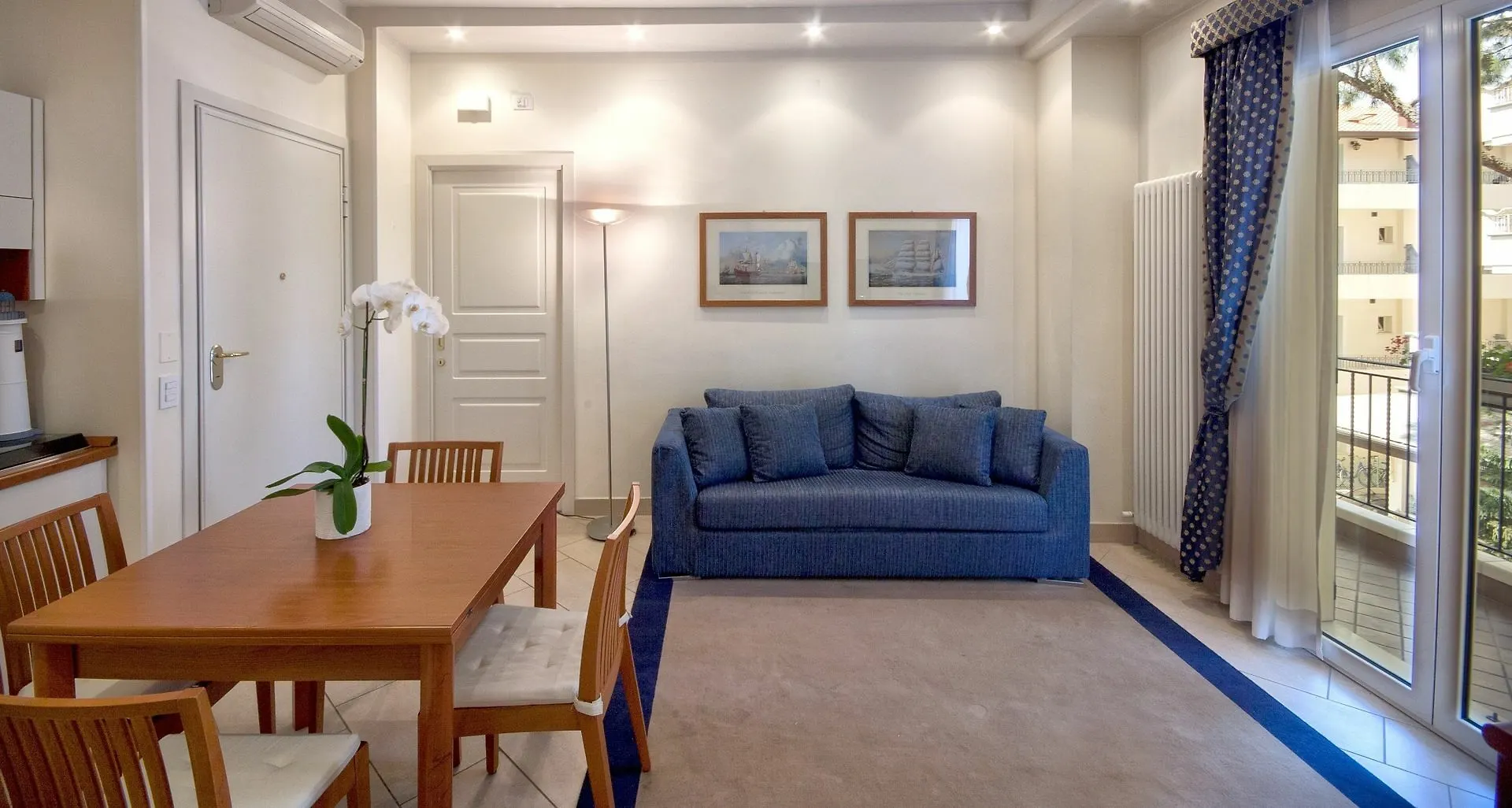 Aparthotel Residence Lungomare - Charming Apartments Riccione