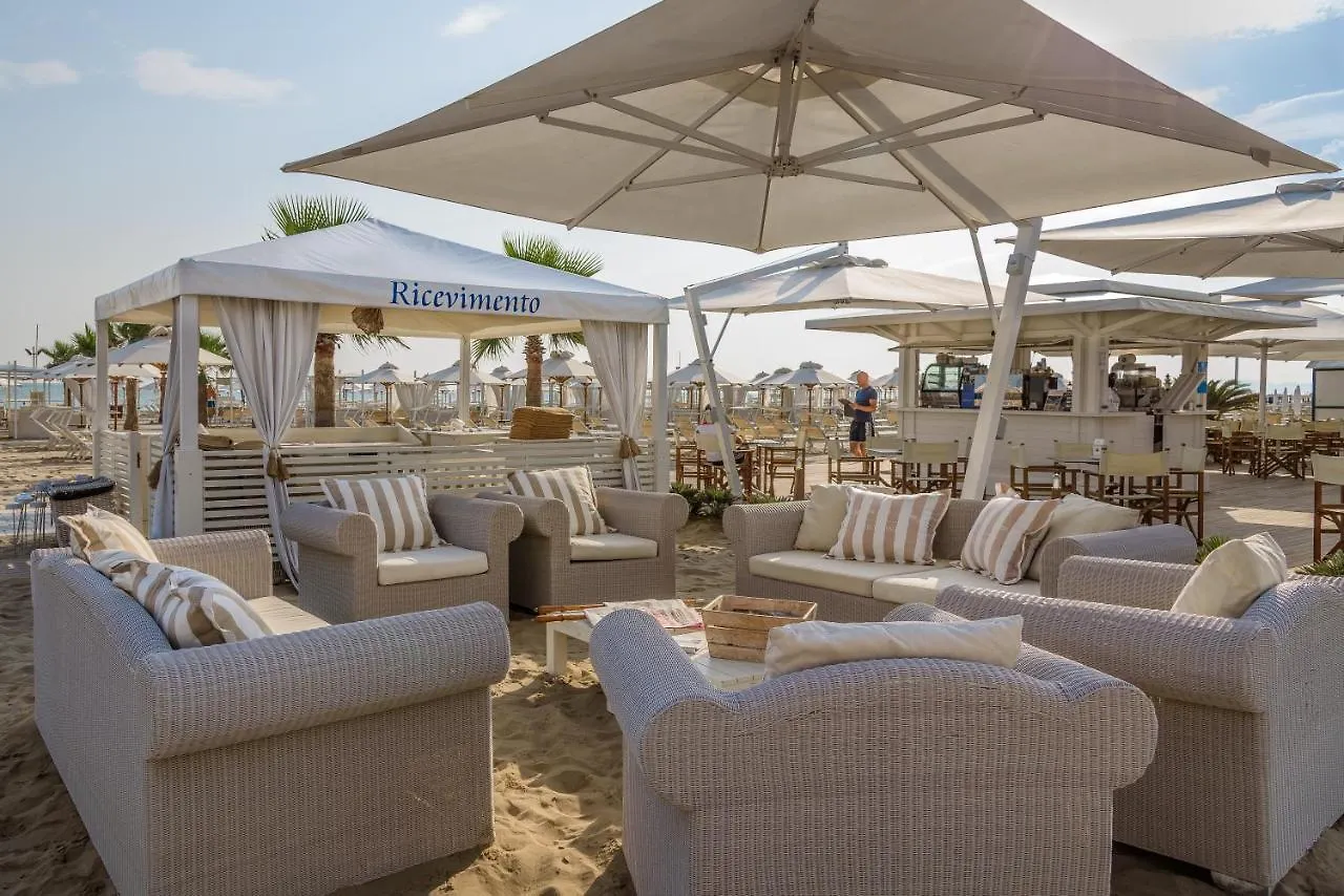 Aparthotel Residence Lungomare - Charming Apartments Riccione